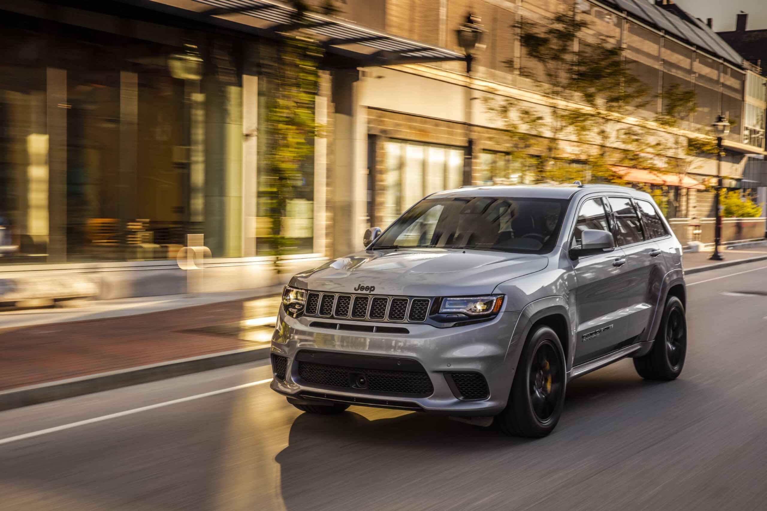 2020 Jeep Grand Cherokee Laredo E – Enter the World of Jeep