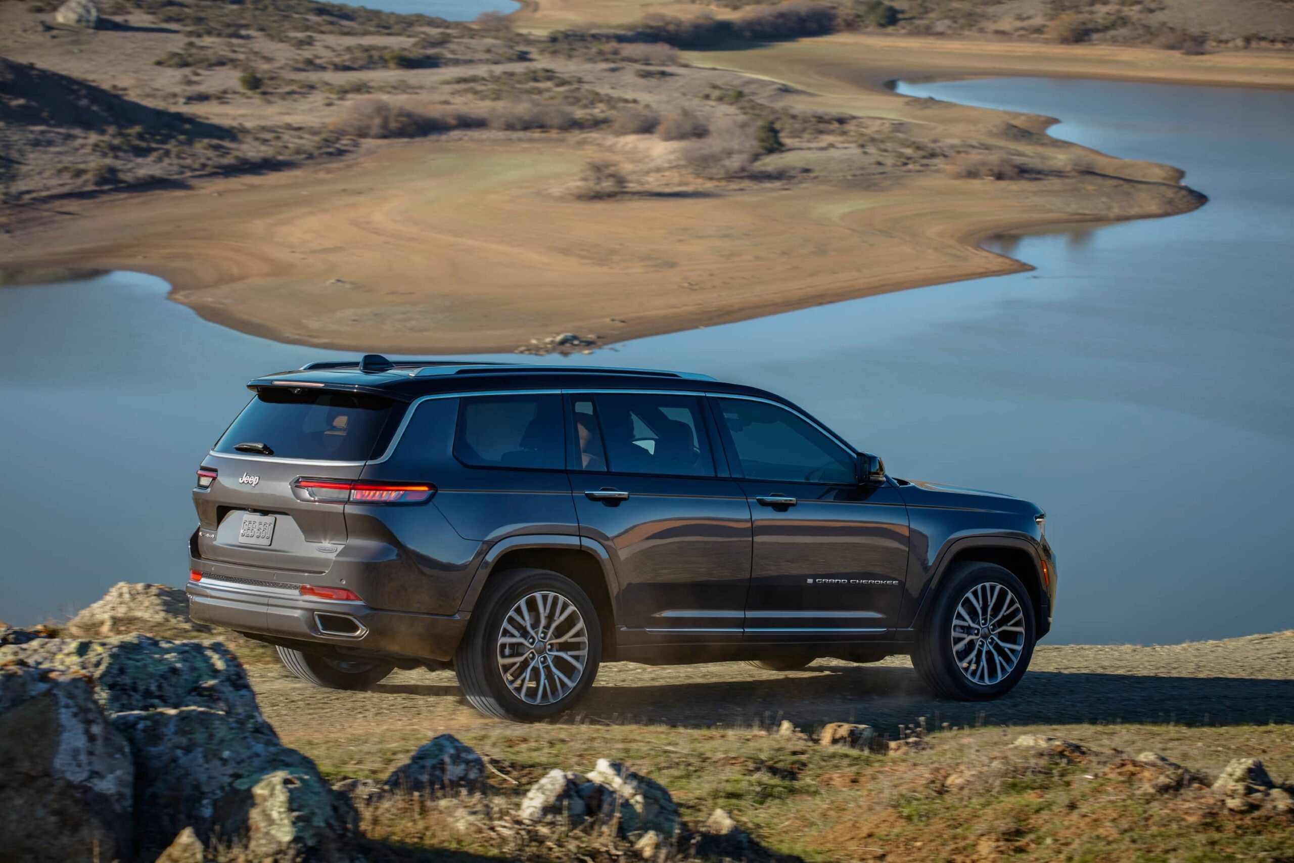 2021 JEEP GRAND CHEROKEE L STYLING & INTERIOR FEATURES